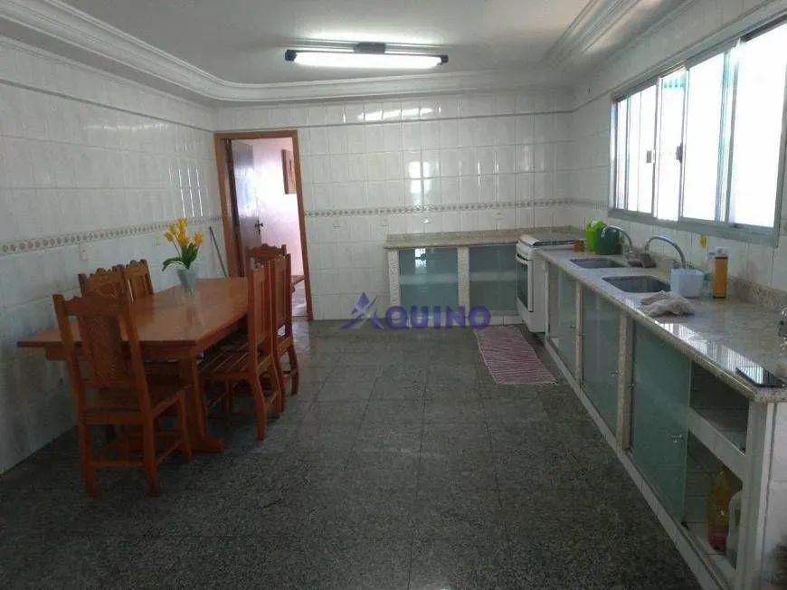 Casa em excelente localização, com potencial para moradia e negócios, garagem para até 10  - Foto 7