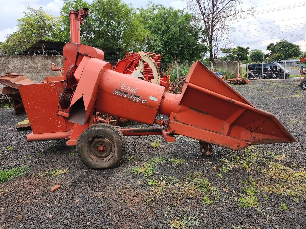 Colhedeira de milho FOGUETINHO JUMIL CLM350 G