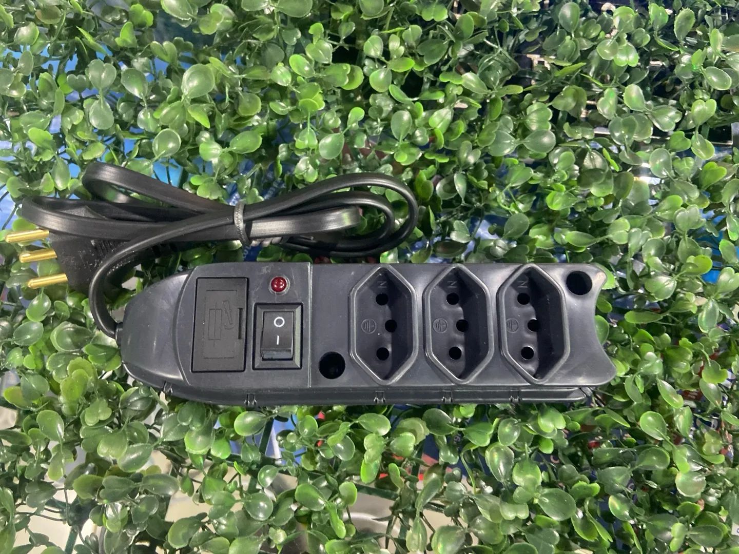Tomadas Triplas com Interruptor para TV 