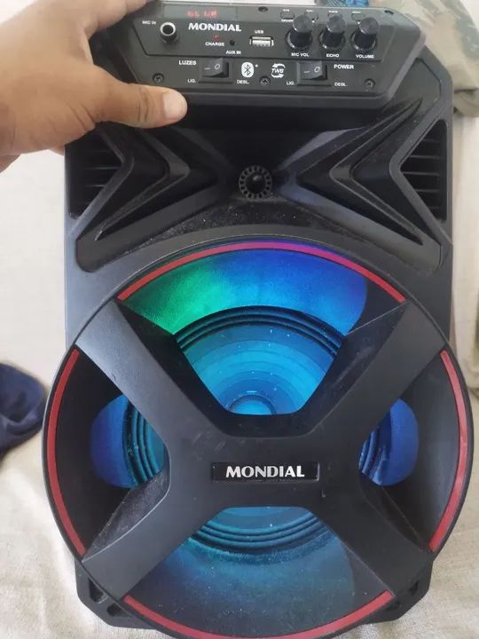 Caixa de Som Portátil Mondial Bluetooth com Luz LED