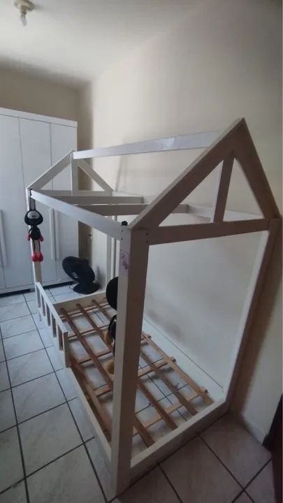 Cama Casinha Infantil, base casal e cabeceira metalon