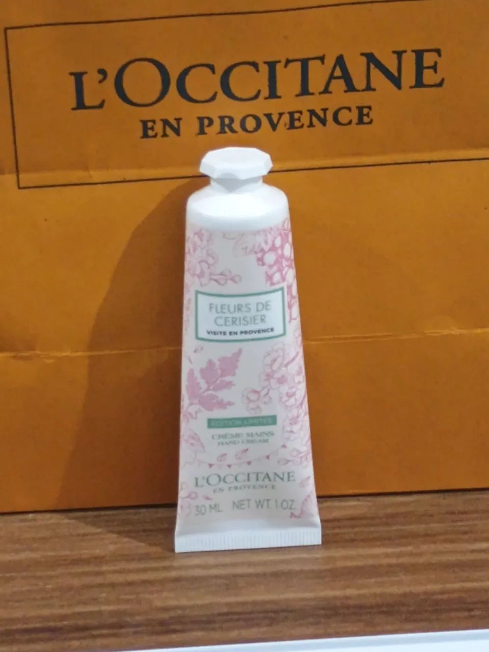 Creme para mãos flor de cerejeira Loccitane 30ml novo 