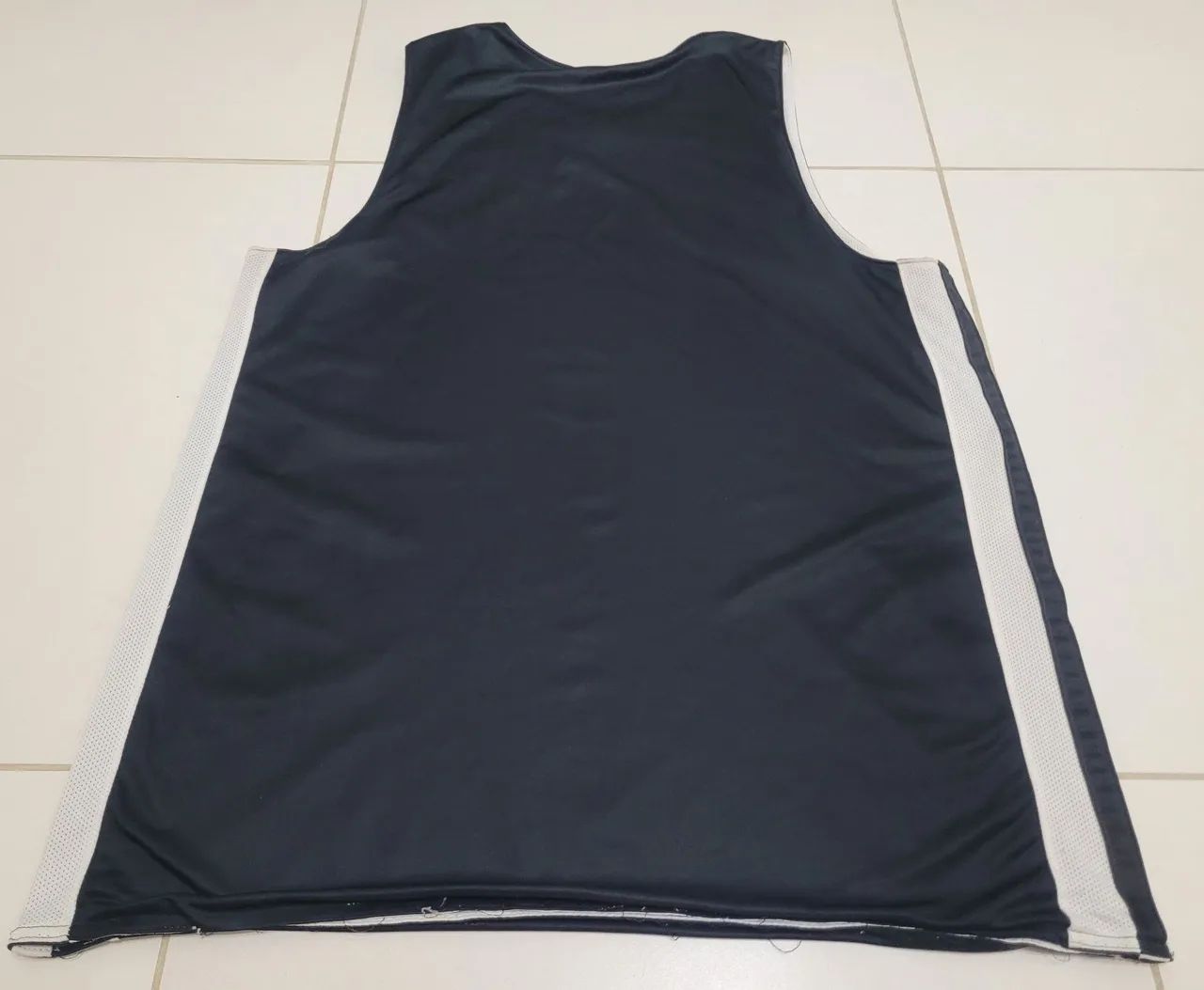 Camisa regata Basquete Nike double face preta e branca - Foto 2