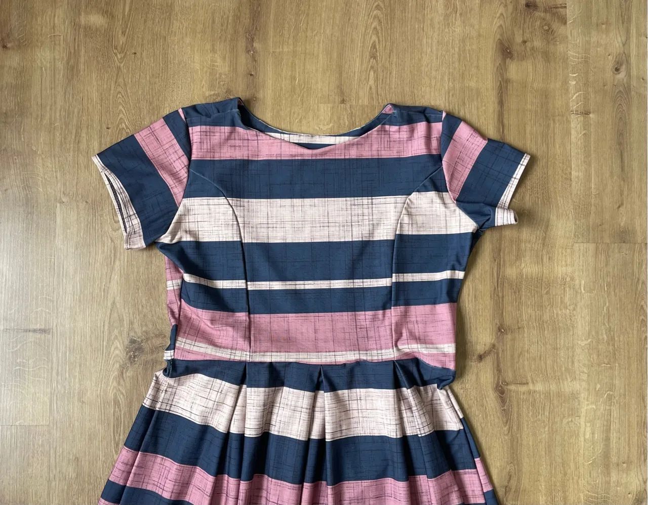 Vestido midi mangas curtas listras tam M / G - Foto 4