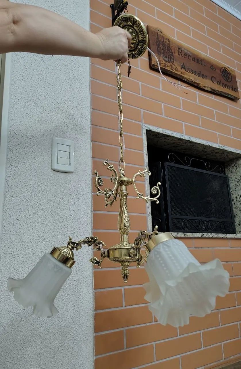 Dois lustres iguais em bronze maciço para três lâmpadas - Foto 4