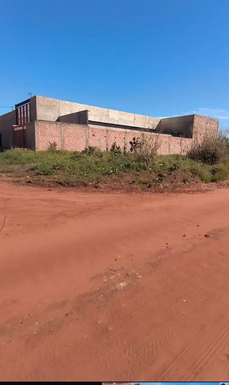 Terreno de esquina 12x30 com um lado maior já murado