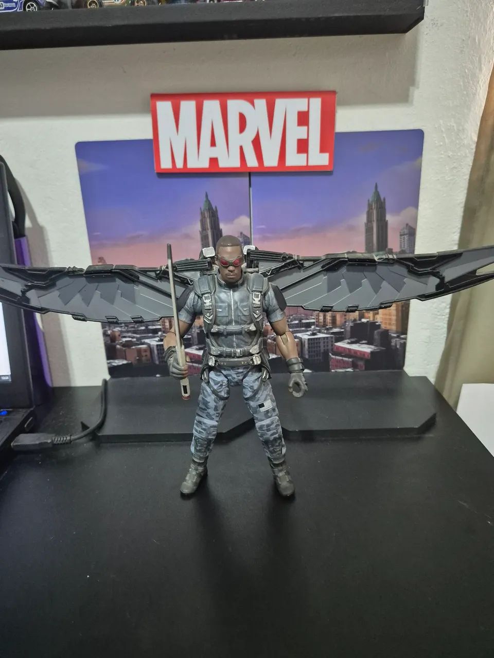 Falcão negro marvel legends 