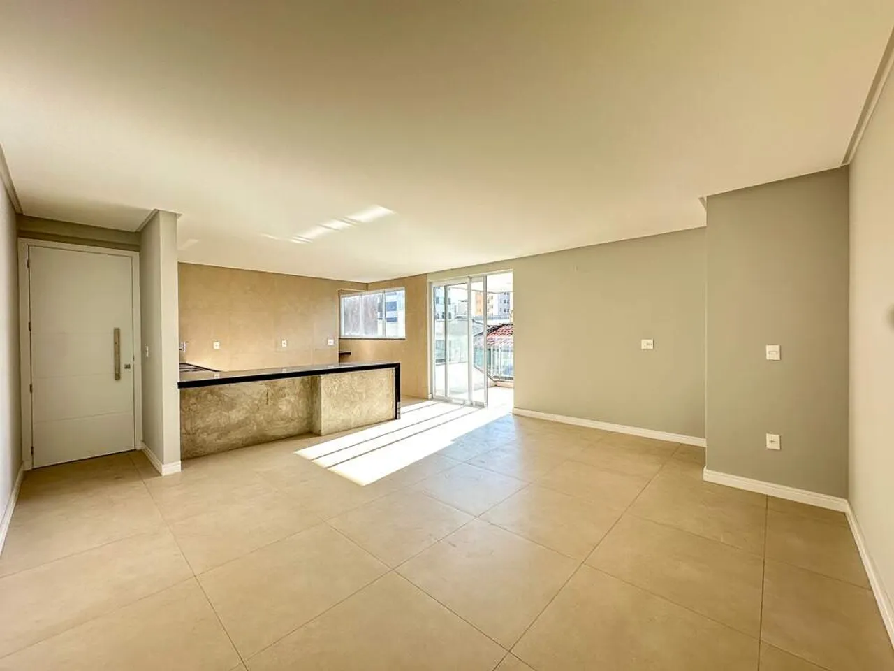Apartamento com varanda no centro de Divinópolis.