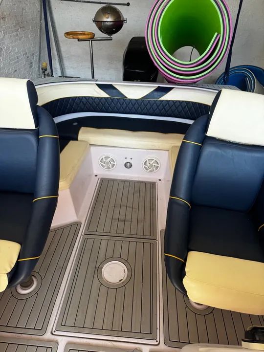 Lancha em ótimo estado 21 pés 8 tripulantes tudo novinho, sem detalhes. - Foto 12