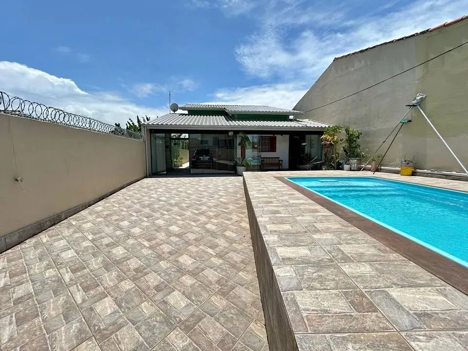 Casa à Venda com 4 Quartos e 250m² em Alvorada Macapá/AP