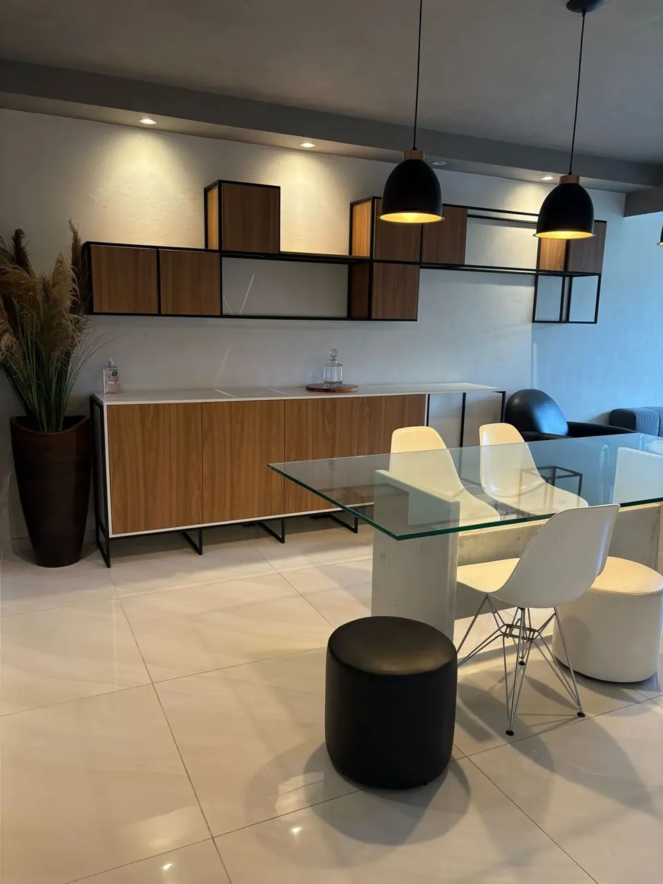 alugo apartamento na Jatiúca com 120 metros