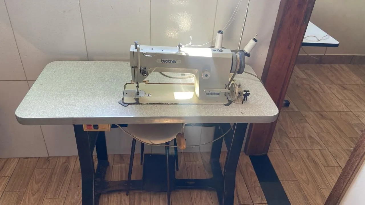 Máquina de Costura Industrial Brother