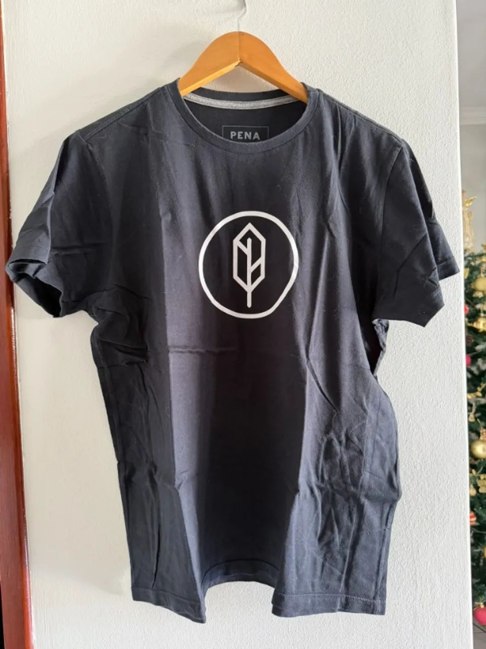 Camiseta básica Preta, Pena, Tamanho P