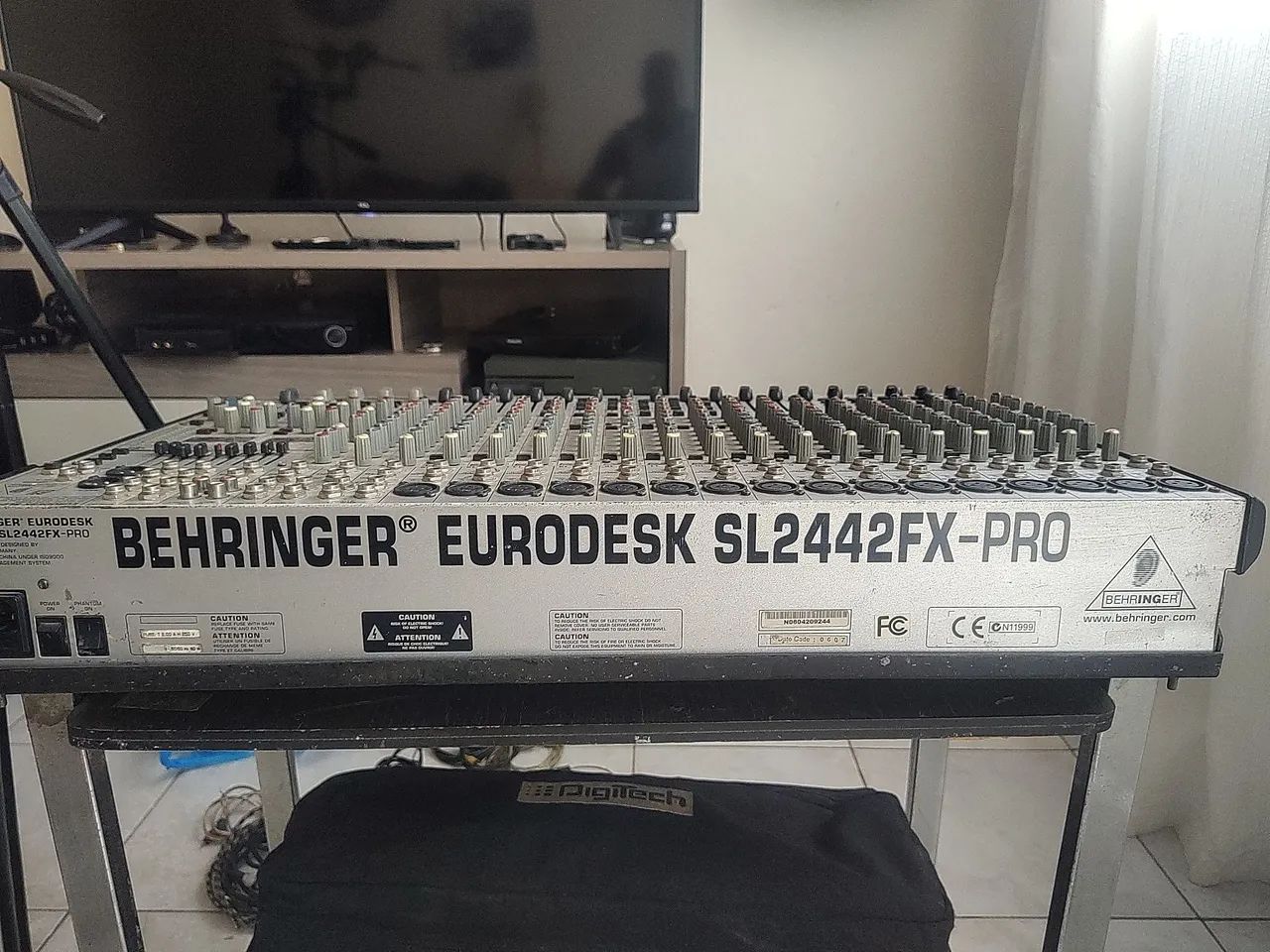 Mesa de som Behringer 24 canais - Foto 2