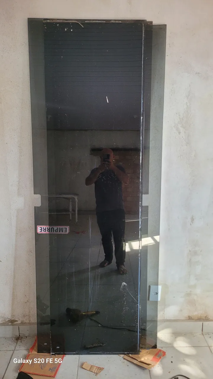 Porta de Vidro Temperado co medido 2 mts 2 folhas fixa e 1 movel dem Película de Segurança