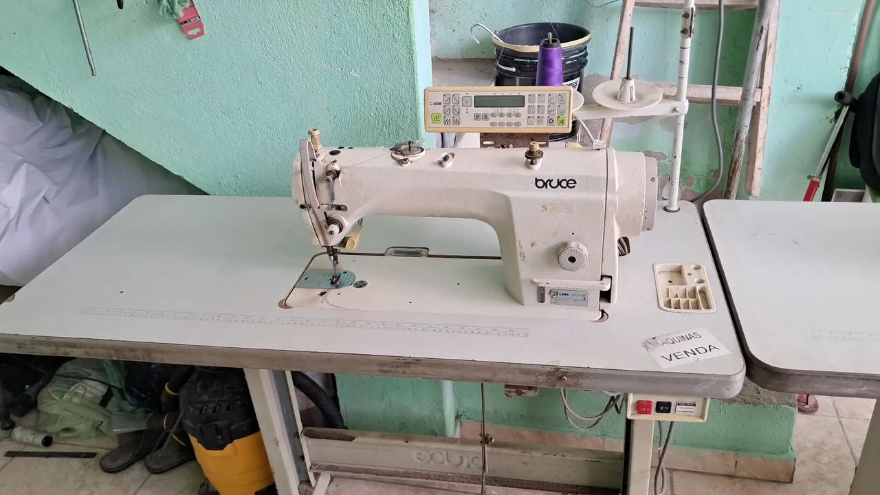 Vendo máquina de costura eletrônica Bruce 