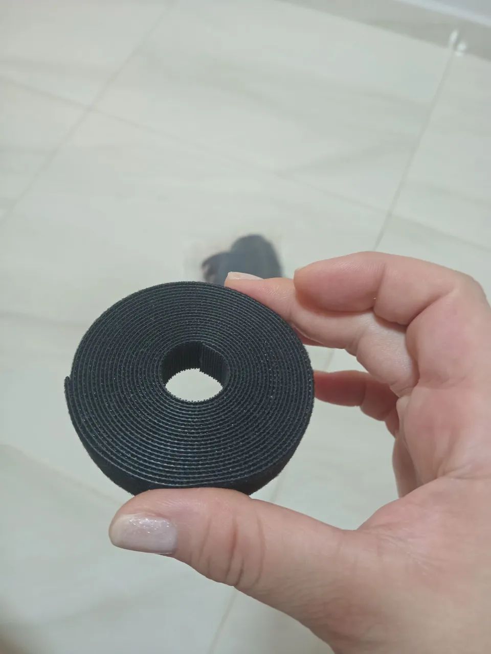 Fita adesiva velcro para organização de cabos - 16mm x 3 metros - Foto 3