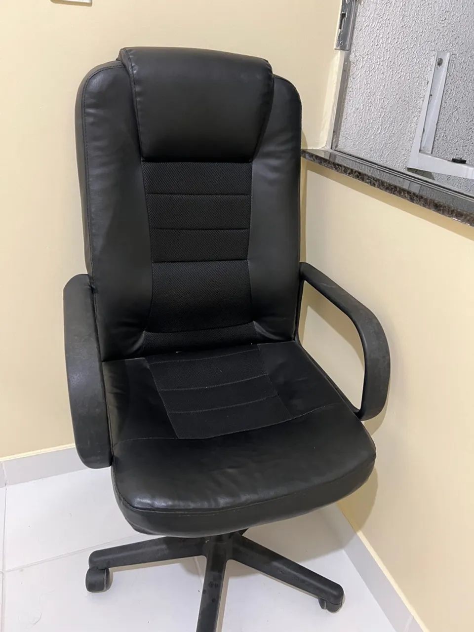 Cadeira de Escritório Executiva Preta