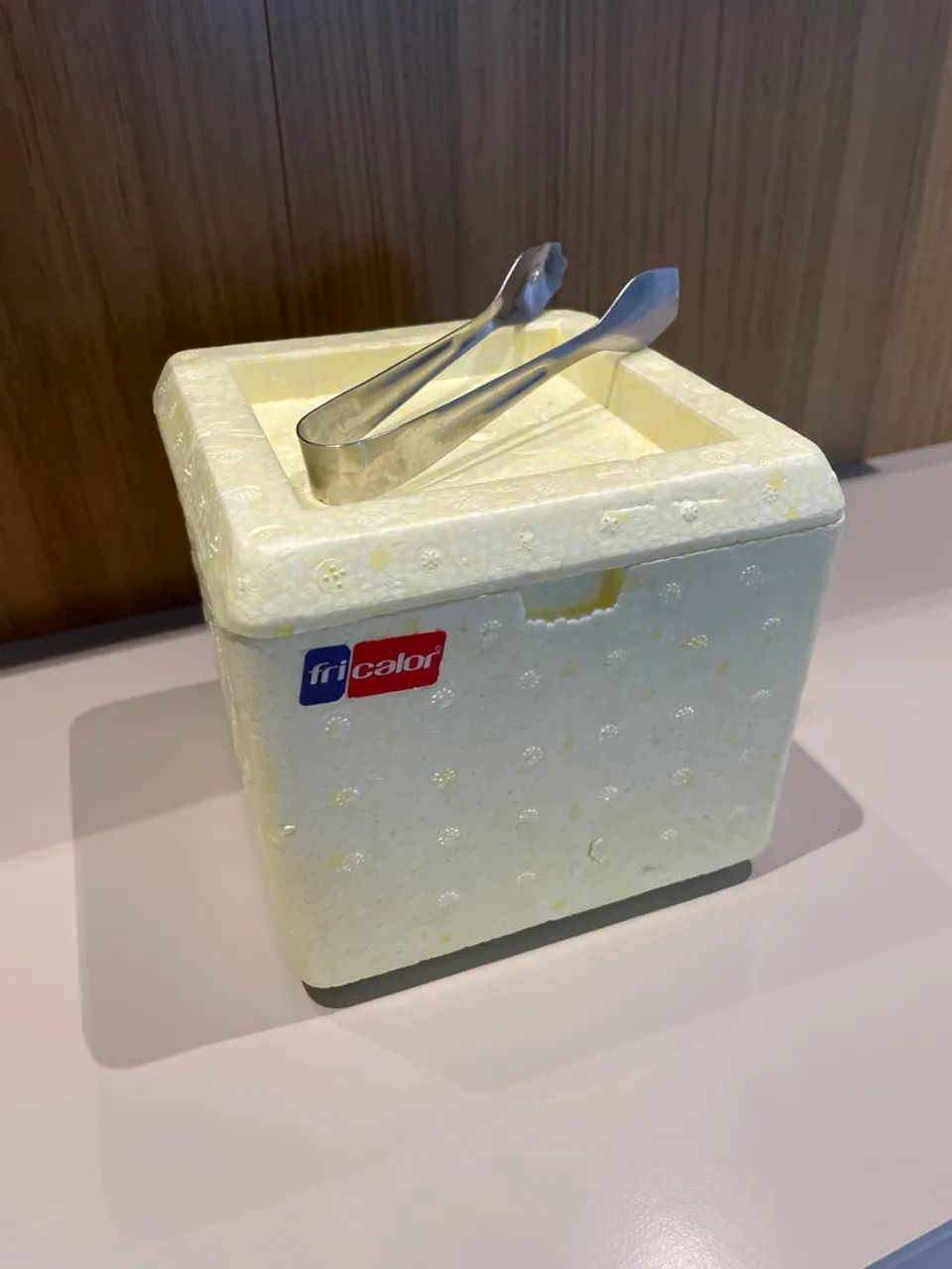 Isopor Pequeno de Mesa para Gelo - Wisky ou Drinks