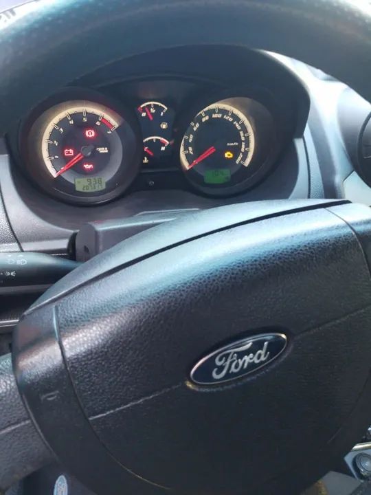 Carro Sedan Ford Fiesta - impecável - Foto 5