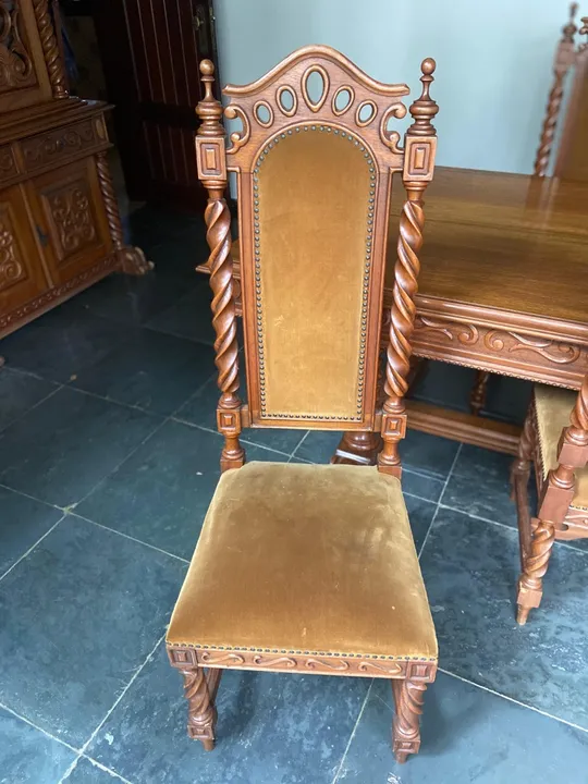 Mesa de Jantar de Madeira Maciça
