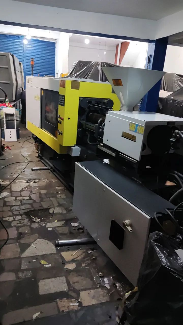 Máquina de Injeção Plástica 580/100