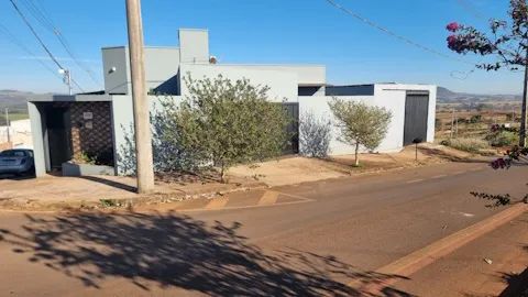 Galpões estruturados e com Usina solar. Imóveis já rendendo 80mil por mês. Patos de minas. - Foto 3