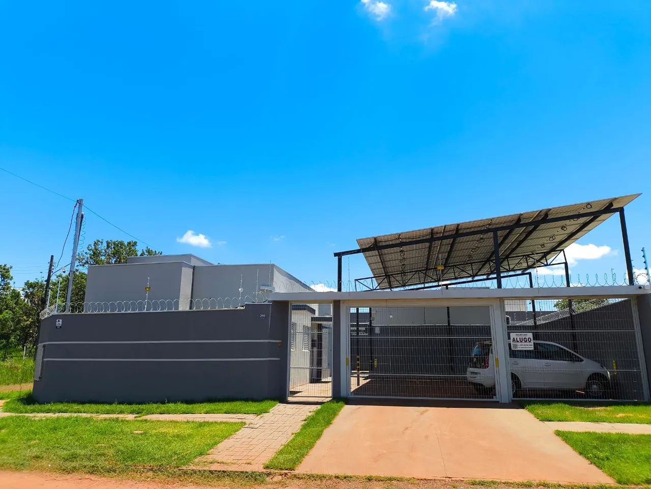Casa/Kitnet Próximo a UCDB Água/Luz/Internet/Mobília Inclusos