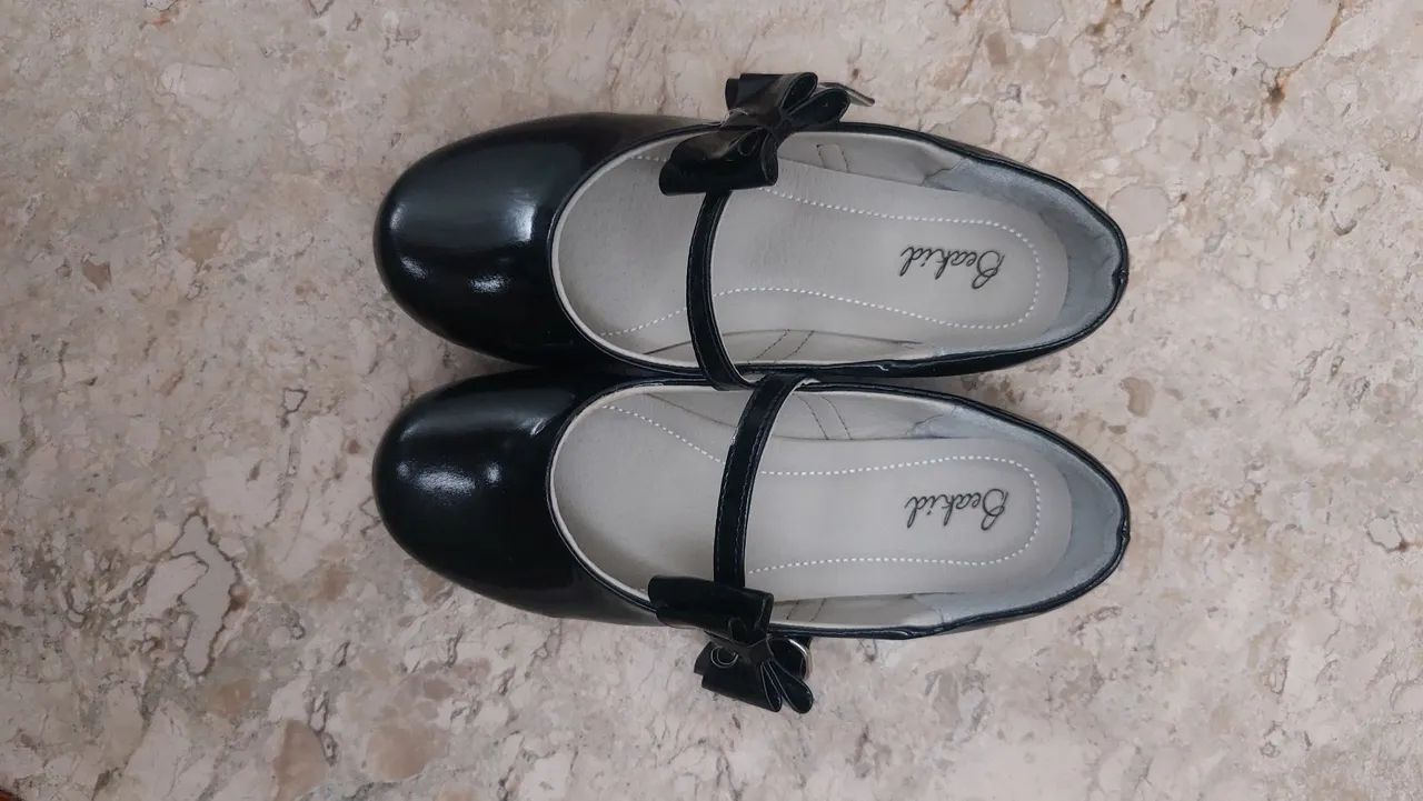 Sapatinho preto infantil