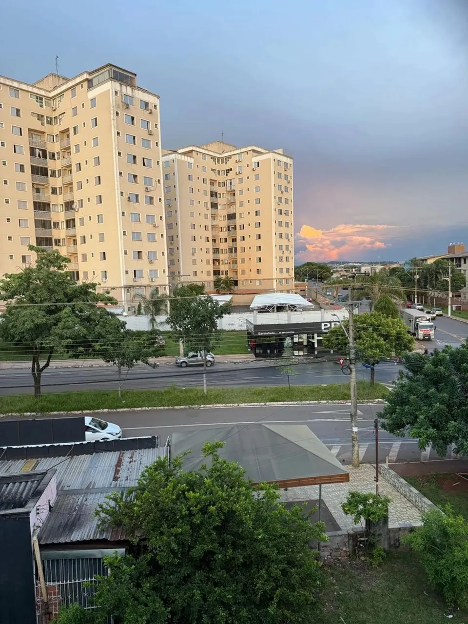 Apartamento de 2 quartos no Goiânia 2, reformado, no porcelanato, aceita pet
