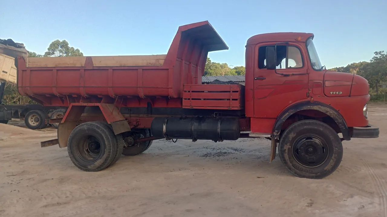 Caminhão Caçamba Mercedes-Benz 1113