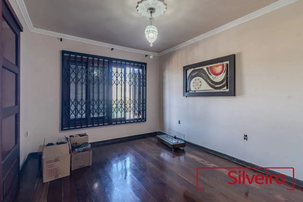 Casa Residencial com 5 dormitórios, sendo 1 suíte, e 3 vagas de garagem no bairro Teresópo - Foto 4