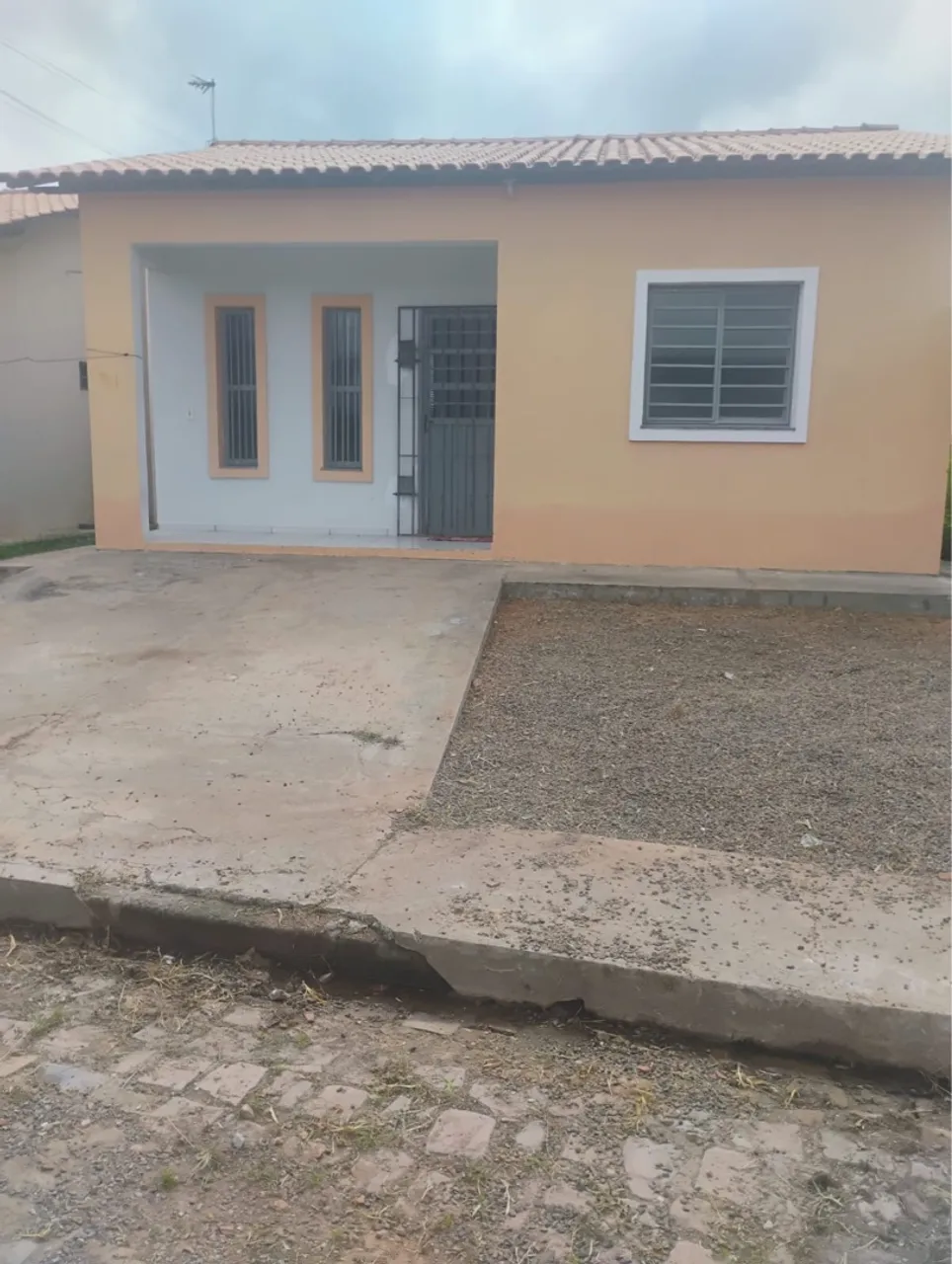 Alugo Casa bairro Santa Inês