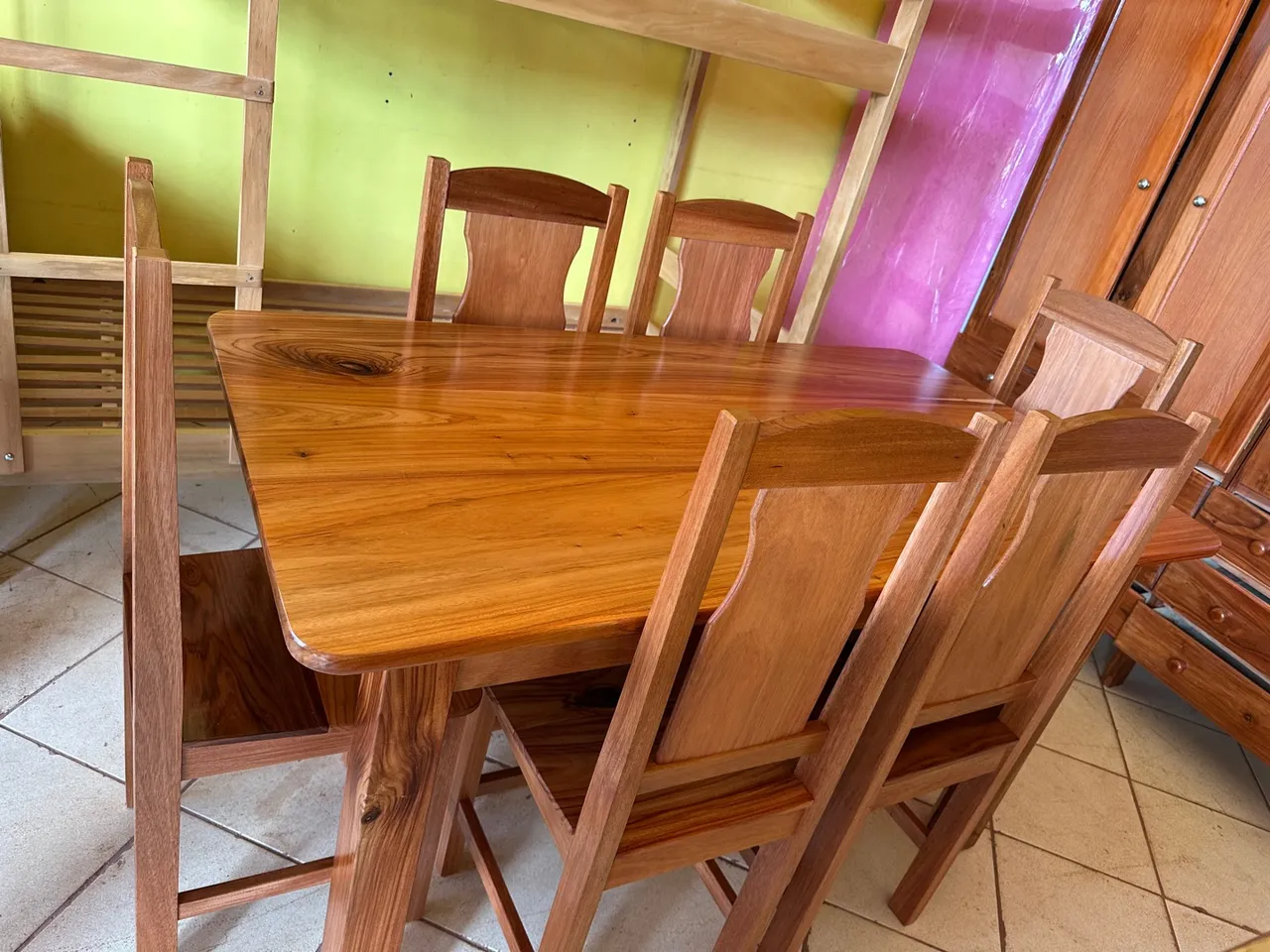 Conjunto de Mesa de Jantar 6 cadeiras em Madeira Maciça