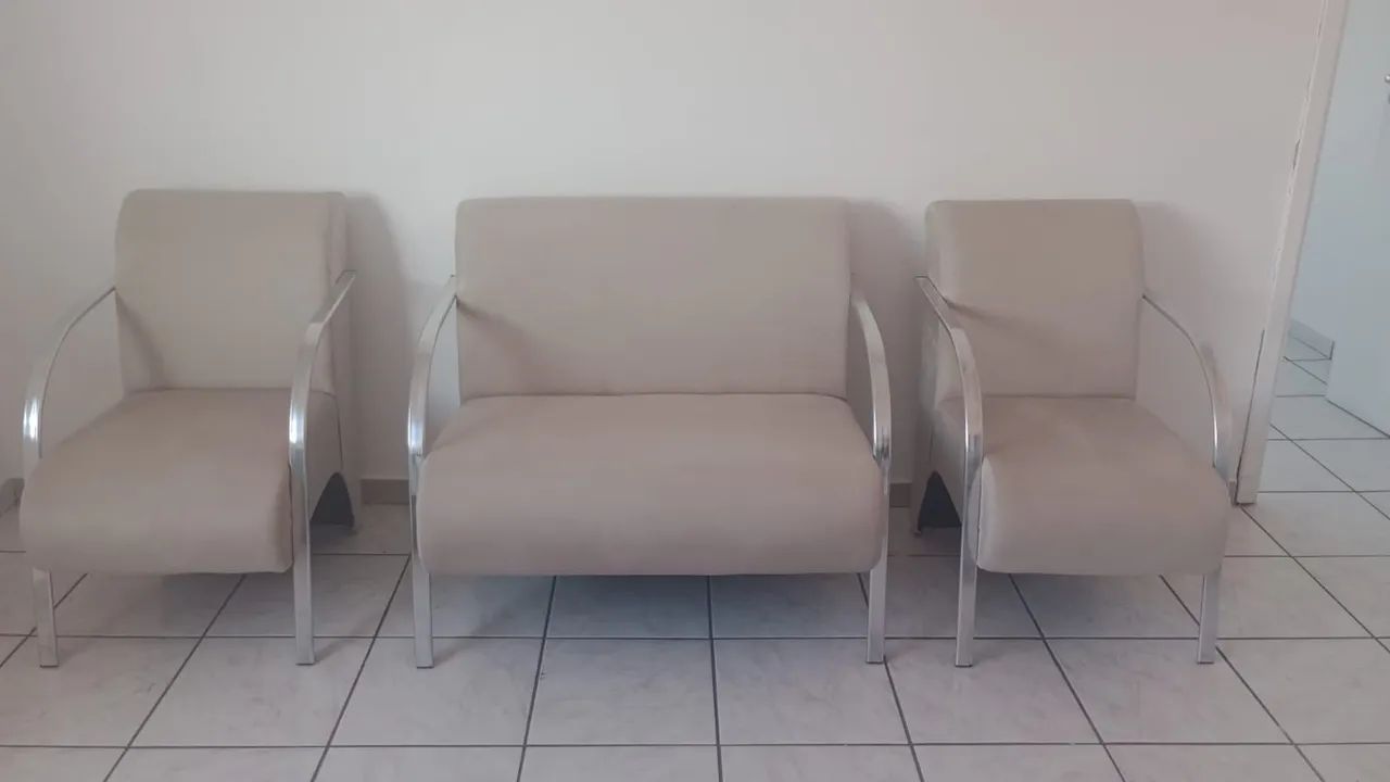 Paga na entrega! Conjunto 2 poltronas e 1 namoradeira - Conforto e Elegância - Foto 2
