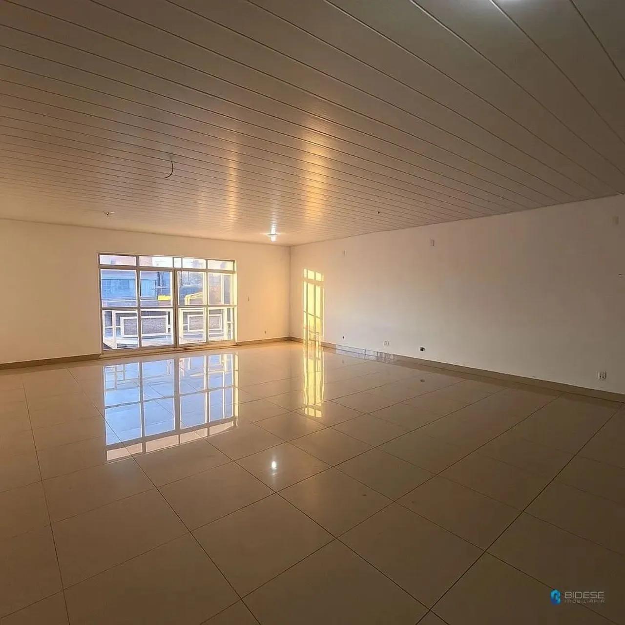 Salas comerciais com banheiro na Raul Pompeia por R$2.055,00
