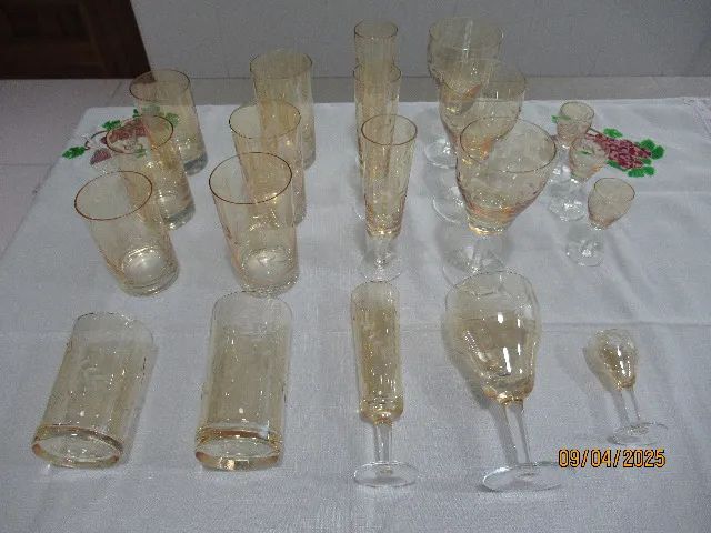 20 Taças e copos de cristal lapidado: 5 conj c/ 4 unid de cada modelo.