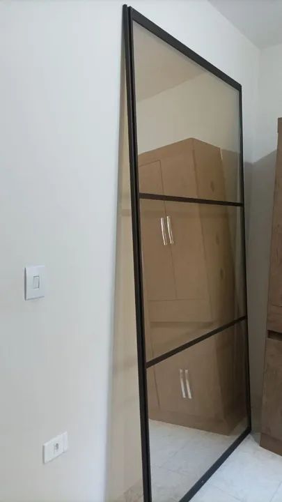 3Porta de Vidro com Moldura Preta