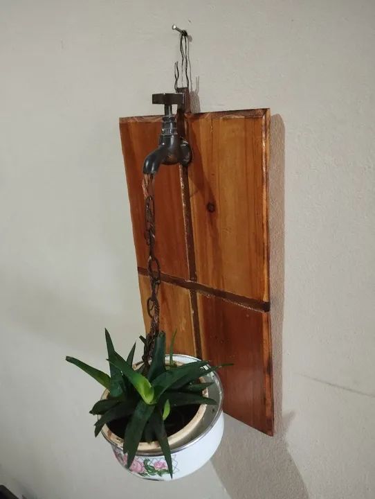 Placa decorativa com torneira e suporte para uma planta vintage - Foto 2