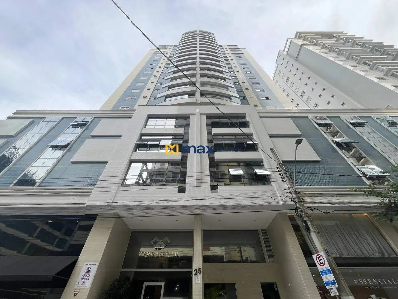 Locação: Ótimo apartamento com 3 suítes. Centro. Balneário Camboriú