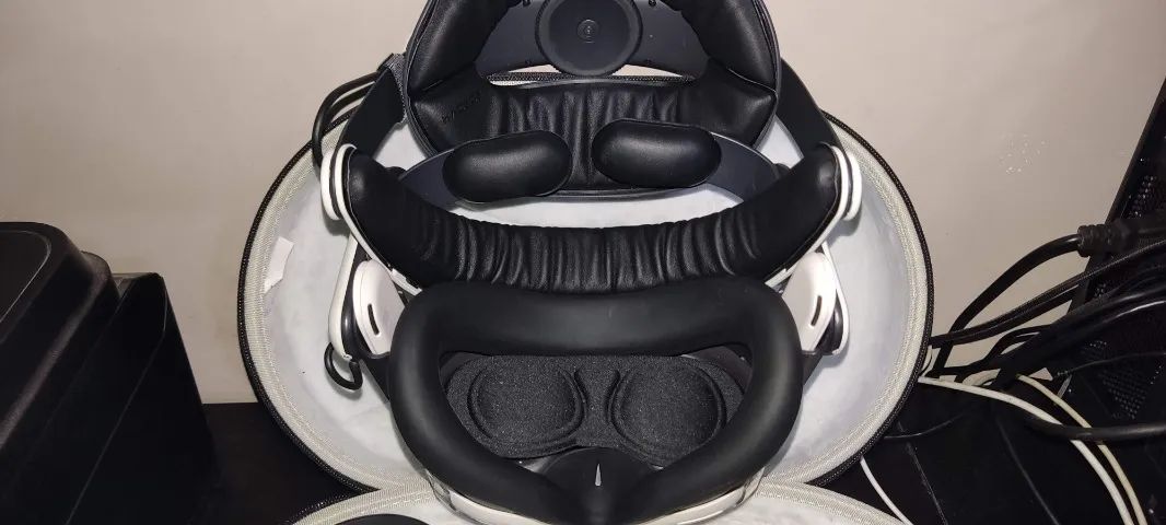 Meta Quest 3 512GB - Seminovo - Bobovr S3 Pro, Case e Todos