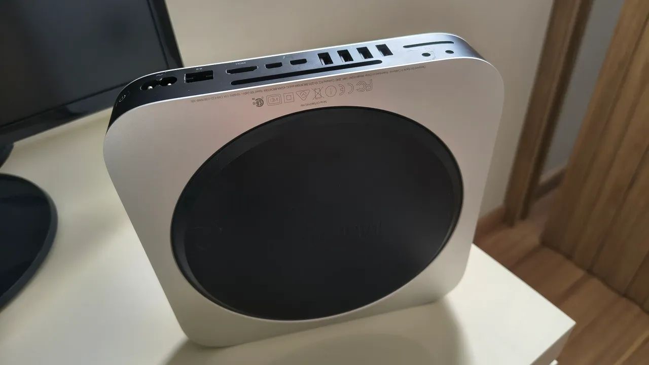 Mac Mini (final 2014) i5, HD 240GB SSD + acessórios - Computadores