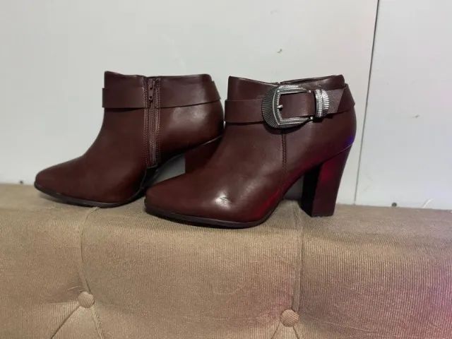 BOTA CANO BAIXO COM SALTO - MARROM 