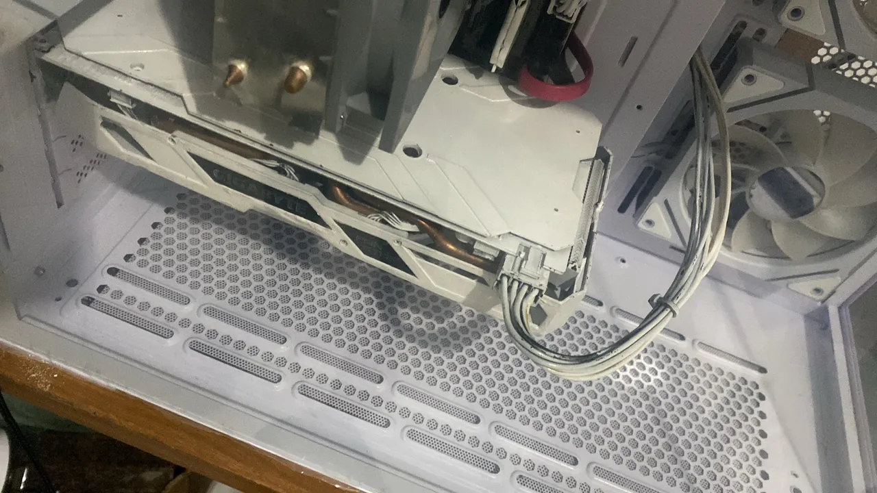 Placa de Vídeo Gigabyte RX 570 - Ótimo Desempenho!