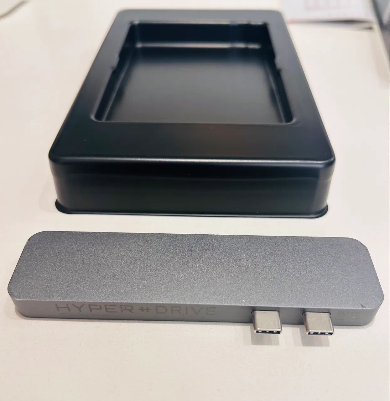 Hub MacBook Pro - Hyper Drive - 2 USB-C, 2 SD, HDMI 4k e 2 USB-A - Foto 4