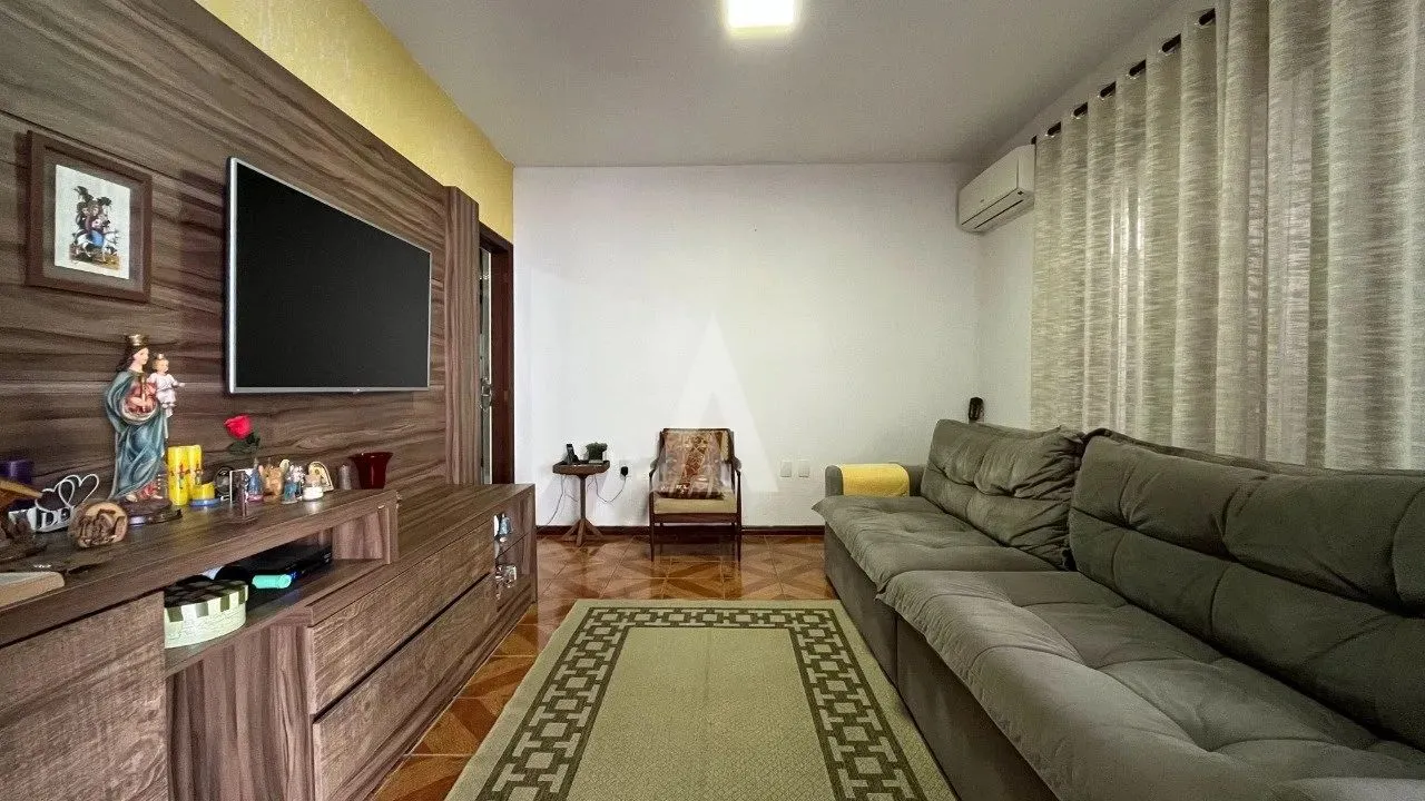 Casa plana averbada com 3 quartos no bairro Saguaçu em Joinville - SC, de R$ 750.000,00 po