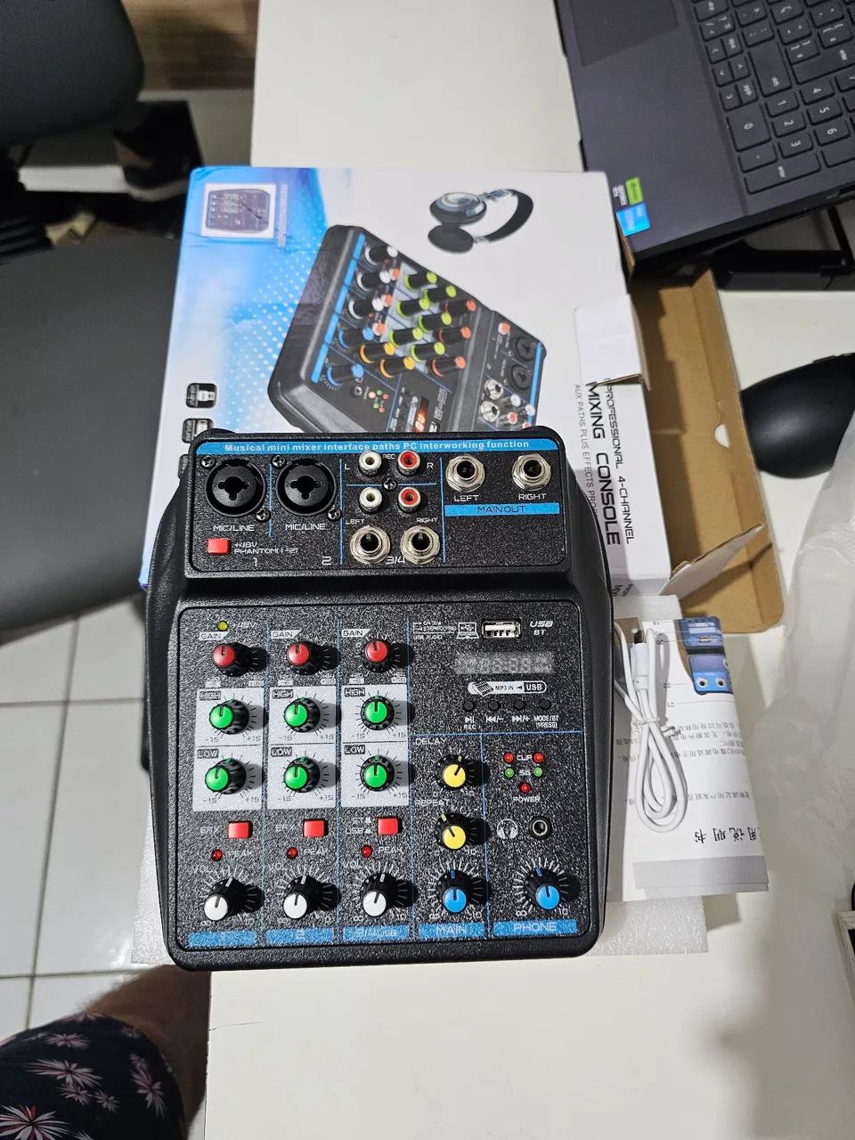 Mesa de Som Mixer 4 Canais Profissional