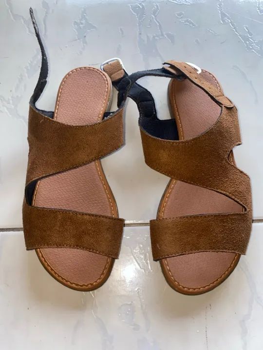 sandália rasteira marron com fivela 35 nova 10/10 - Foto 4