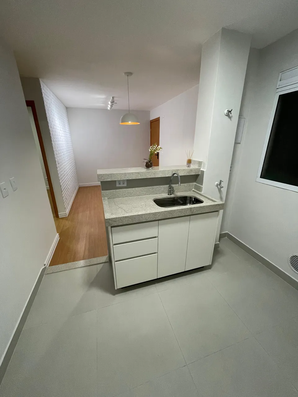 Apartamento de 2 Quartos Totalmente Reformado no Setor Morada do Sol