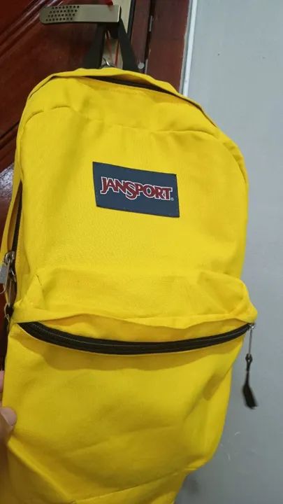 Mochila Jansport amarela - Foto 2